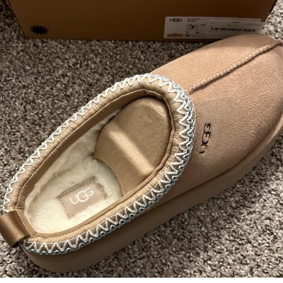 BRAND NEW UGG Tazz platform slippers in color sand - Picture 9 of 9